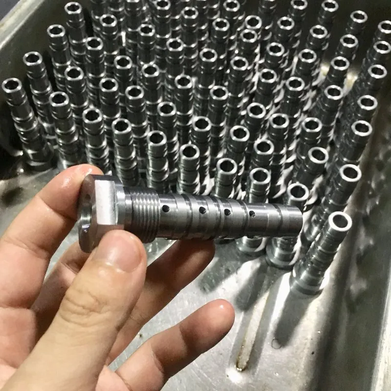 SCM415 綠十字鋼內外牙本體 Ø29×97.7mm，含側孔與扳手溝