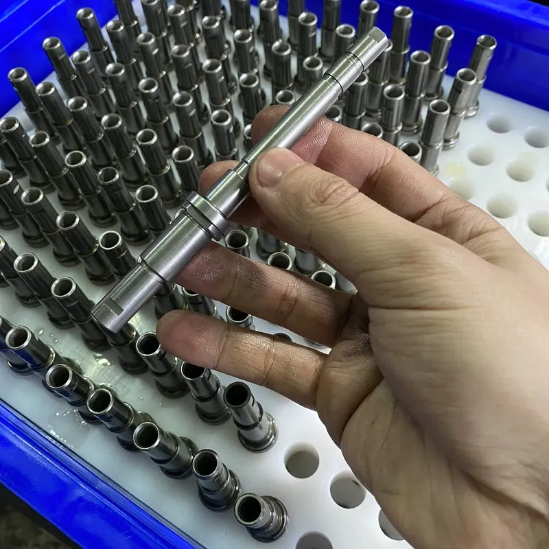 SUS440C 不鏽鋼長軸 Ø17×123mm，熱處理 HRC60